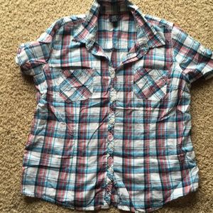 Short-sleeved shirt w/ front pockets